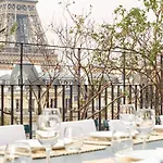 Beautiful Apartment Overlooking The Turn Eiffel